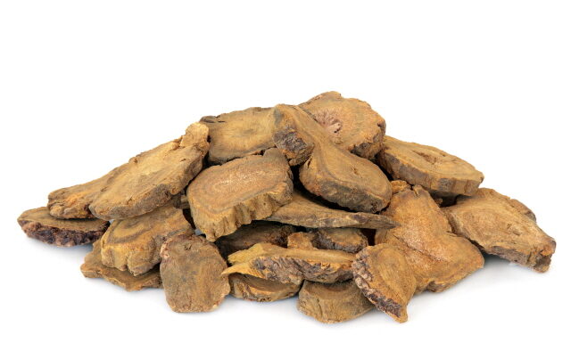 Sennoside in Da Huang Stimulates Bowel Movement △Da Huang and formula containing the herb should be prescribed for one with fullness symptoms such as constipation, stomach gas, and fever. imageⓒshutterstock_marilyn barbone.