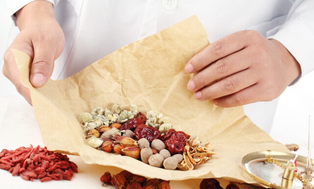 Clearing Heat and Damp-Heat to Treat Bleeding and Skin Disorders